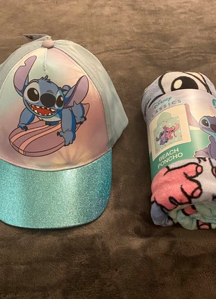 Lilo&stich casquette et poncho de plage lot taille 52cm, merk: lilo&stich, staat: Nieuw met prijskaartje, maat: Universeel, € 15,00, € 16,45 inclusief Kopersbescherming
