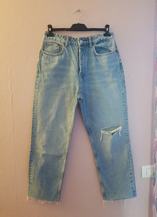 Jeans troué femme Zara taille 42 taille haute, marque: Zara, état: Très bon état, taille: XL / 42 / 14, 25,00 €, 26,95 € Protection acheteurs incluse