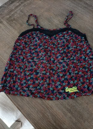 Petit top fleuri, brand: Superdry, condition: Good, size: XS / 34 / 6, €2.00, €2.80 includes Buyer Protection