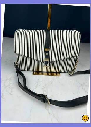 Sac à bandoulière Guess blanc et noir pour femme, brand: GUESS, condition: Very good, €33.00, €35.35 includes Buyer Protection Pro