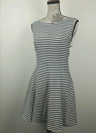 Robe à rayures marine Zara Trafaluc M, merk: Zara Trafaluc, staat: Heel goed, maat: M / 38 / 10, € 6,00, € 7,00 inclusief Kopersbescherming
