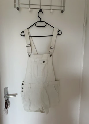 Salopette courte blanche Kiabi, neuve – jamais portée, marke: Kiabi, zustand: Neu, größe: L / 40 / 12, 5,00 €, 5,95 € inklusive Vinted-Käuferschutz