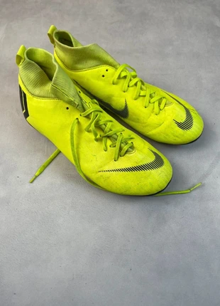 Crampon Nike football Taille 38.5 bon état sport couleur jaune, brand: Nike, condizioni: Buone, taglia: 38,5, €12.50, €13.83 include la Protezione acquisti