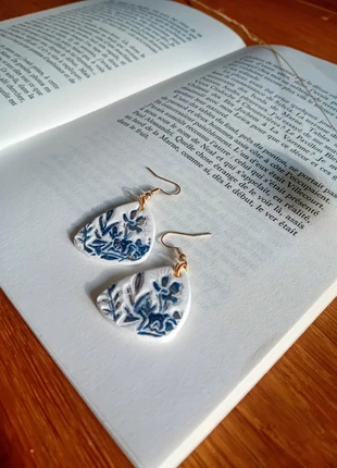 Boucles d'oreilles artisanales en argile, marque: L'Atelier des Passes-Roses, état: Neuf avec étiquette, 10,00 €, 11,20 € Protection acheteurs (Pro) incluse