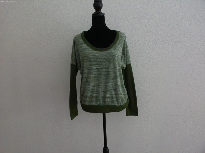 Green/gray long sleeve Top, 1