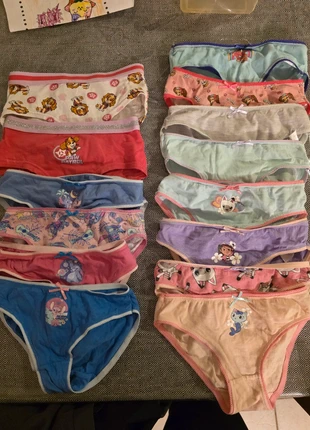 Différentes culottes, merk: Action, staat: Nieuw met prijskaartje, maat: 5 jaar / 110 cm, € 8,00, € 9,10 inclusief Kopersbescherming