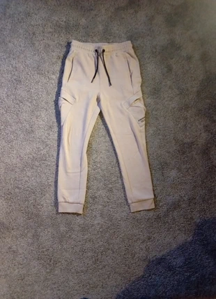 Jogging blanc cargo y2k, marque: Kiabi, état: Bon état, taille: XS, 4,00 €, 4,90 € Protection acheteurs incluse