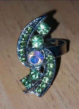 Anillo verde ajustable, merk: Fiesta, staat: Nieuw zonder prijskaartje, maat: Aanpasbaar, € 3,95, € 4,85 inclusief Kopersbescherming