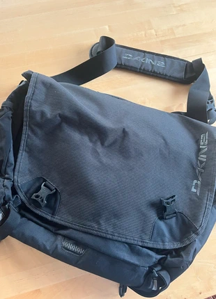 Umhängetasche von dakine mit Laptopfach, merk: Dakine, staat: Heel goed, € 19,00, € 20,65 inclusief Kopersbescherming