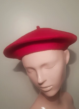 Beret rouge, zustand: Neu, größe: Einheitsgröße, 6,00 €, 7,00 € inklusive Vinted-Käuferschutz