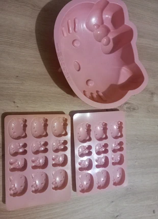 Moule silicone Hello kitty, marque: Hello Kitty, état: Très bon état, 5,00 €, 5,95 € Protection acheteurs incluse