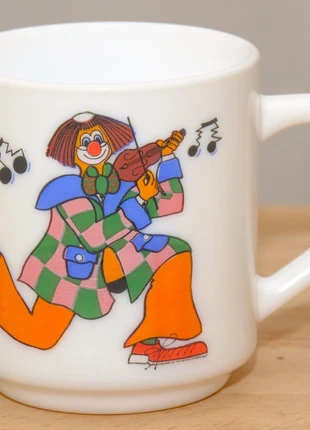 Mug Arcopal décor Clown musicien jongleur, brand: Arcopal, condition: Very good, €5.00, €5.95 includes Buyer Protection Pro