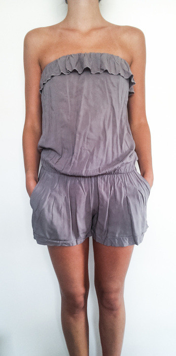 Combishort bustier a volants taupe 2