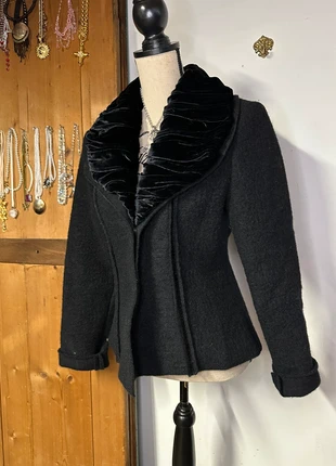 Magnifique veste en laine et velours grand col vintage softgoth 40/42, marque: Vintage Dressing, état: Très bon état, taille: L / 40 / 12, 35,00 €, 37,45 € Protection acheteurs (Pro) incluse
