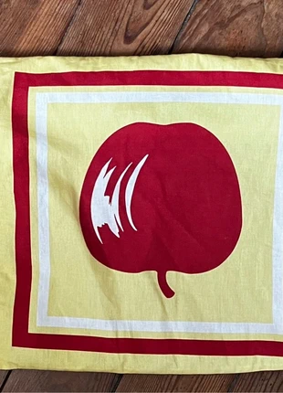 Pillowcase, marca: United Colors of Benetton, estado: Muito bom, tamanho: 40 x 40 cm, €10.00, €11.20 inclui Proteção do Comprador