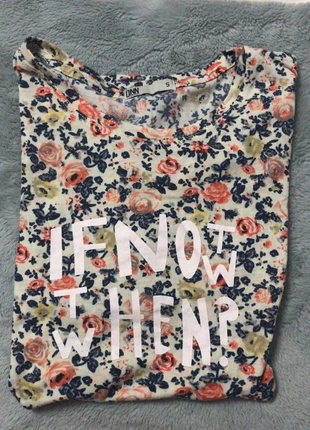 Camiseta con estampado floral , merk: DNN Denim, staat: Heel goed, maat: S / 36 / 8, € 5,00, € 5,95 inclusief Kopersbescherming