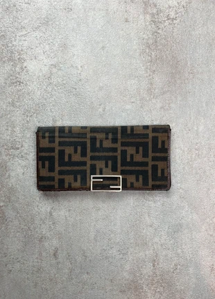 Porte-monnaie Fendi Monogram zucca marron et noir avec fermeture en argent, marke: Fendi, zustand: Gut, 75,00 €, 79,45 € inklusive Vinted-Käuferschutz