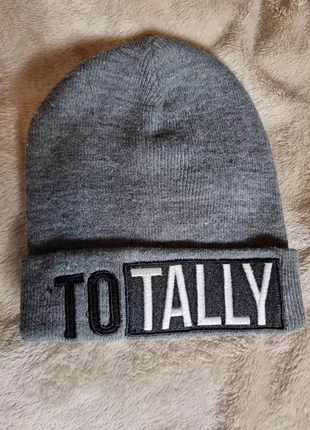 Cappellino invernale di lana Tally Weijl / Bonnet de laine Tally Weijl, marque: Tally Weijl, état: Neuf sans étiquette, 2,00 €, 2,80 € Protection acheteurs incluse