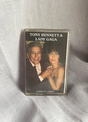 Lady Gaga Cheek to cheek Fan Made cassette, zustand: Neu, 5,00 €, 5,95 € inklusive Vinted-Käuferschutz