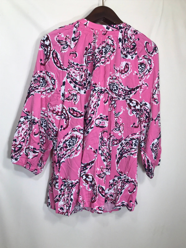 2 Crown & Ivy Pink , Beach Themed Blouse Size Medium 4