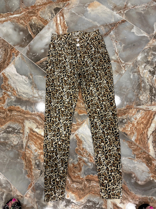 No Boundaries skinny leg leopard pants size 5 3