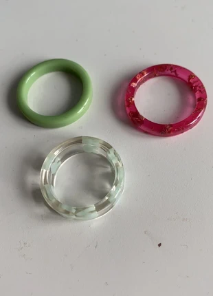 Plastic ringen set! Eentje glow in the dark, staat: Nieuw zonder prijskaartje, maat: 50.6 mm / 16.1 mm Ø, € 2,00, € 2,80 inclusief Kopersbescherming
