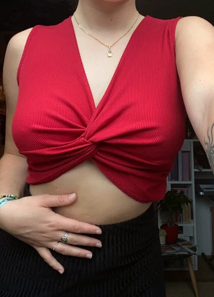 crop top décolleté rouge, staat: Nieuw zonder prijskaartje, maat: S / 36 / 8, € 5,00, € 5,95 inclusief Kopersbescherming