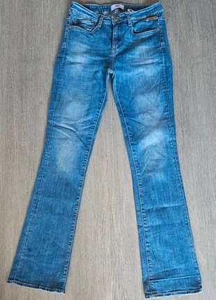 Jean bleu clair, marque: Les Temps des Cerises, état: Très bon état, taille: M / 38 / 10, 9,00 €, 10,15 € Protection acheteurs incluse