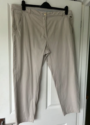 Per Una beige cropped leg chino style trouser, brand: Per Una, condition: Very good, size: XL / UK 20-22, £4.00, £4.90 includes Buyer Protection