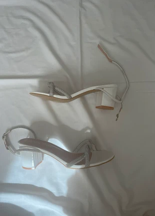 Saltos altos brancos e prateados, marca: CHC-Shoes, estado: Novo sem etiquetas, tamanho: 38, €15.00, €16.45 inclui Proteção do Comprador