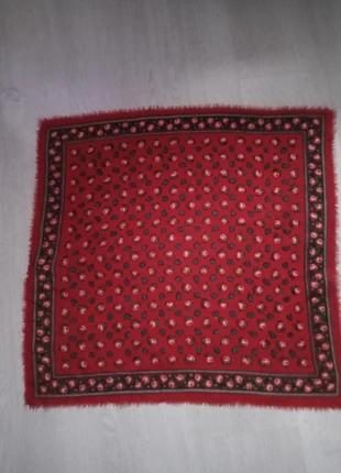 Foulard imprimé rouge, chaud et doux, 65 x 65 cm, état: Très bon état, 3,00 €, 3,85 € Protection acheteurs incluse