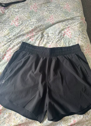 Under armour shorts, brand: Under Armour, condition: Very good, size: XL / 14, £14.00, £15.40 includes Buyer Protection