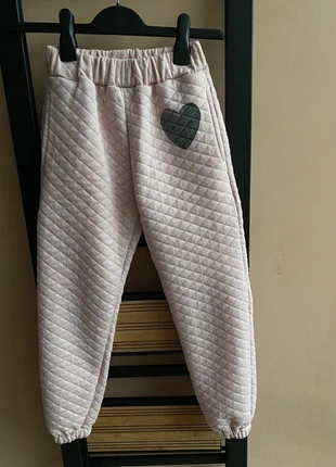 Joggingbroek met zakken, merk: Aero, staat: Goed, maat: 11 jaar / 146 cm, € 1,00, € 1,75 inclusief Kopersbescherming