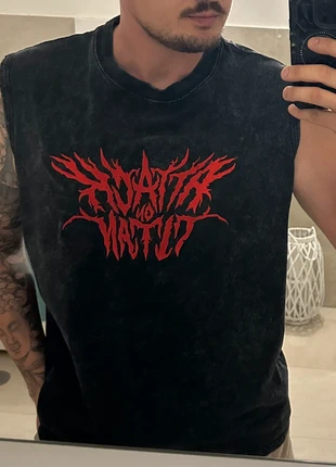 Canottiera Streetwear AOT attack on titan, marca: Attack On Titan, estado: Muy bueno, tamaño: L, 40,00 €, 42,70 € Protección al comprador incluida