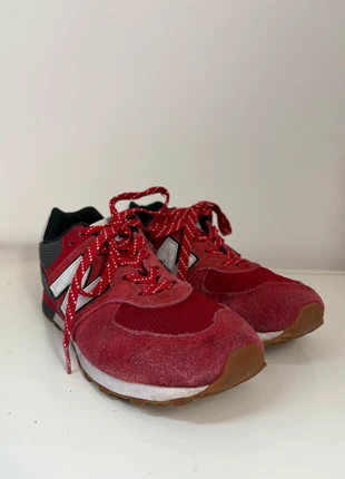 Paire de baskets New Balance taille 38 bordeaux / gris, marca: New Balance, estado: Bom, tamanho: 38, €10.00, €11.20 inclui Proteção do Comprador