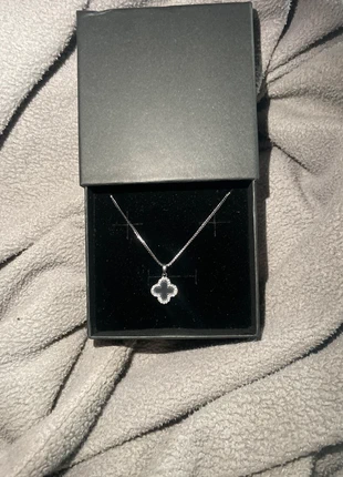 Collier en acier inoxydable avec pendentif trèfle bicolore, brand: lookapetitprix, condizioni: Nuovo con cartellino, €8.00, €9.10 include la Protezione acquisti