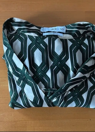 Blouse mango fluide - taille 36/S, marque: Mango, état: Très bon état, taille: S / 36 / 8, 6,00 €, 7,00 € Protection acheteurs incluse