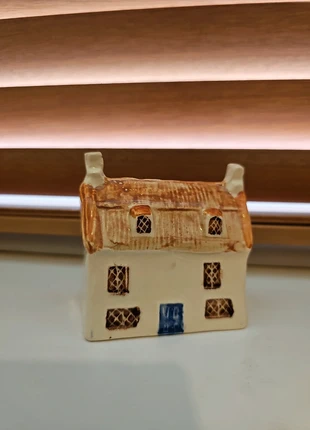 Mansard Roof, brand: Heritage houses, condition: Very good, £4.50, £5.43 includes Buyer Protection