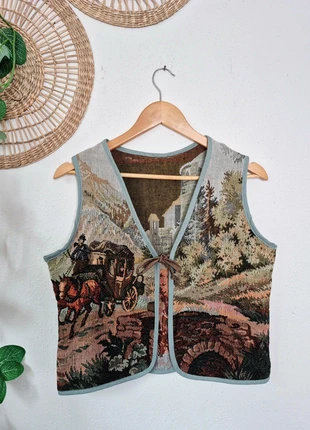 Upcycled gobelin 'Paardenkoets' gilet S/M, merk: MINT Upcycling, staat: Heel goed, maat: M / 38 / 10, € 44,95, € 47,90 inclusief Kopersbescherming Pro