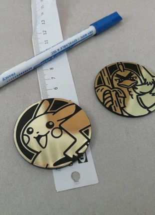 Lot de 2 grands jetons dorés Pokemon Pikachu et Palarticho , brand: Pokémon, condition: Very good, size: 7 years / 122 cm, €3.00, €3.85 includes Buyer Protection