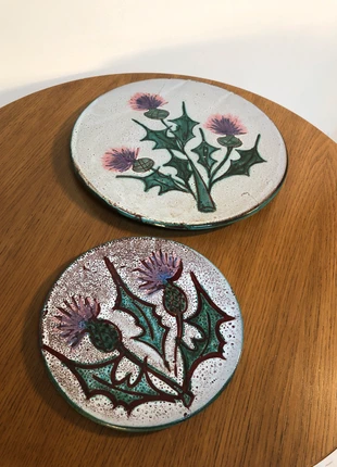 Lot de 2 Assiettes chardons Vallauris, marca: Vintage, estado: Muito bom, €30.00, €32.20 inclui Proteção do Comprador