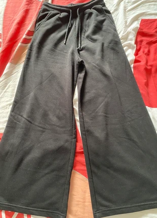 Pantalons large Kiabi, marque: Kiabi, état: Neuf sans étiquette, taille: XXS / 32 / 4, 10,00 €, 11,20 € Protection acheteurs incluse