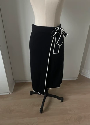 Massimo Dutti Black & White Wrap Skirt, marque: Massimo Dutti, état: Neuf sans étiquette, taille: M / 38 / 10, 50,00 €, 53,20 € Protection acheteurs incluse