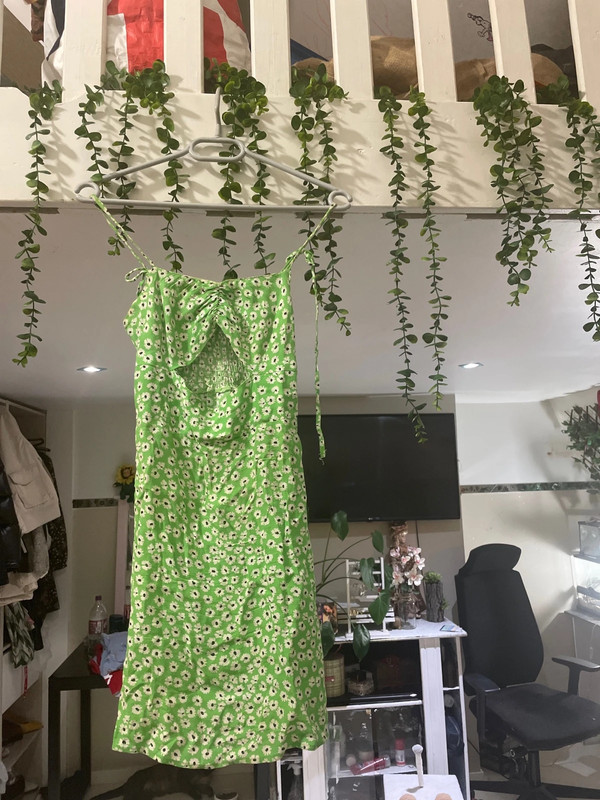 Robe verte à fleurs 1