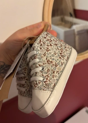 Basket bébé Kiabi 9/12 mois, marque: Kiabi, état: Neuf avec étiquette, taille: 19, 3,00 €, 3,85 € Protection acheteurs incluse