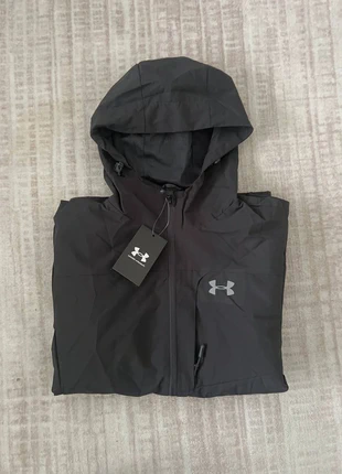 Veste Under Armour Noire à Capuche, marke: Under Armour, zustand: Neu, größe: S, 49,99 €, 53,19 € inklusive Vinted-Käuferschutz