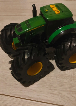 Obrázek k inzerátu: Traktor John Deere 