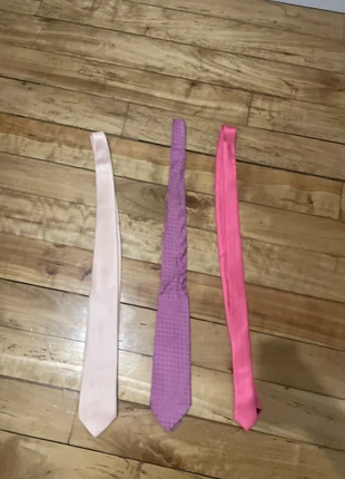 Cravates rose, marke: Rose, zustand: Neu, 6,00 €, 7,00 € inklusive Vinted-Käuferschutz