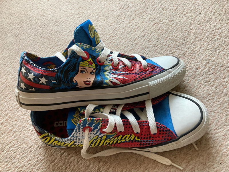 Wonder woman store converse low