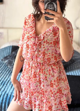 Combinaison short fleurie Zara - Taille S - Neuve avec étiquette, brand: Zara, condition: New with tags, size: S / 36 / 8, €25.00, €26.95 includes Buyer Protection